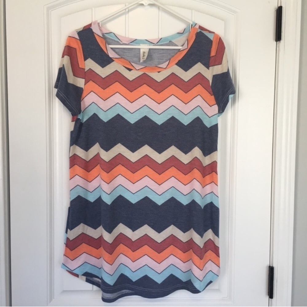 Lovely Zig Zag Striped Colorful Tee Size Large